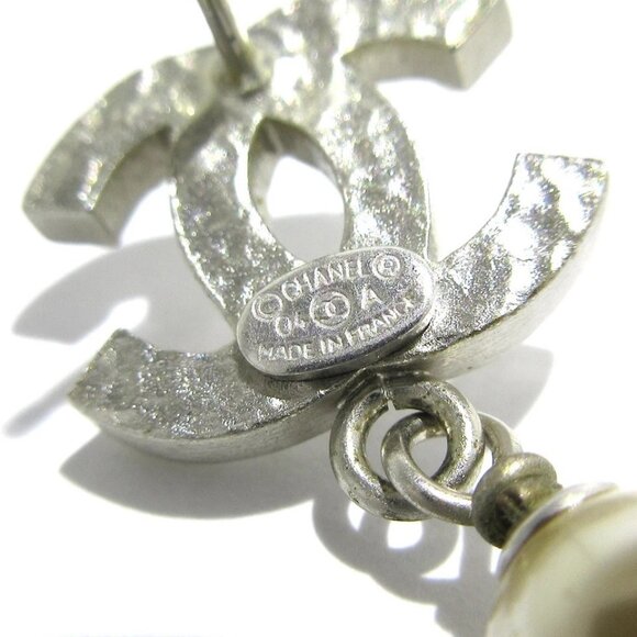 Auth CHANEL - Silver Black White Hardware Fake Pearl Earrings - Picture 4 of 10